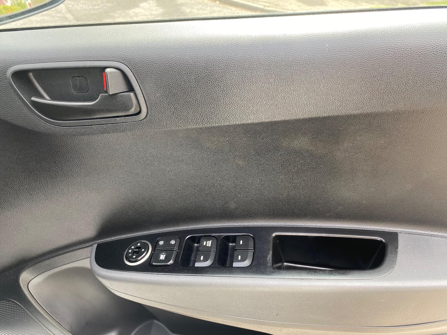 Used Hyundai i10 for sale - 78136349: Photo 27