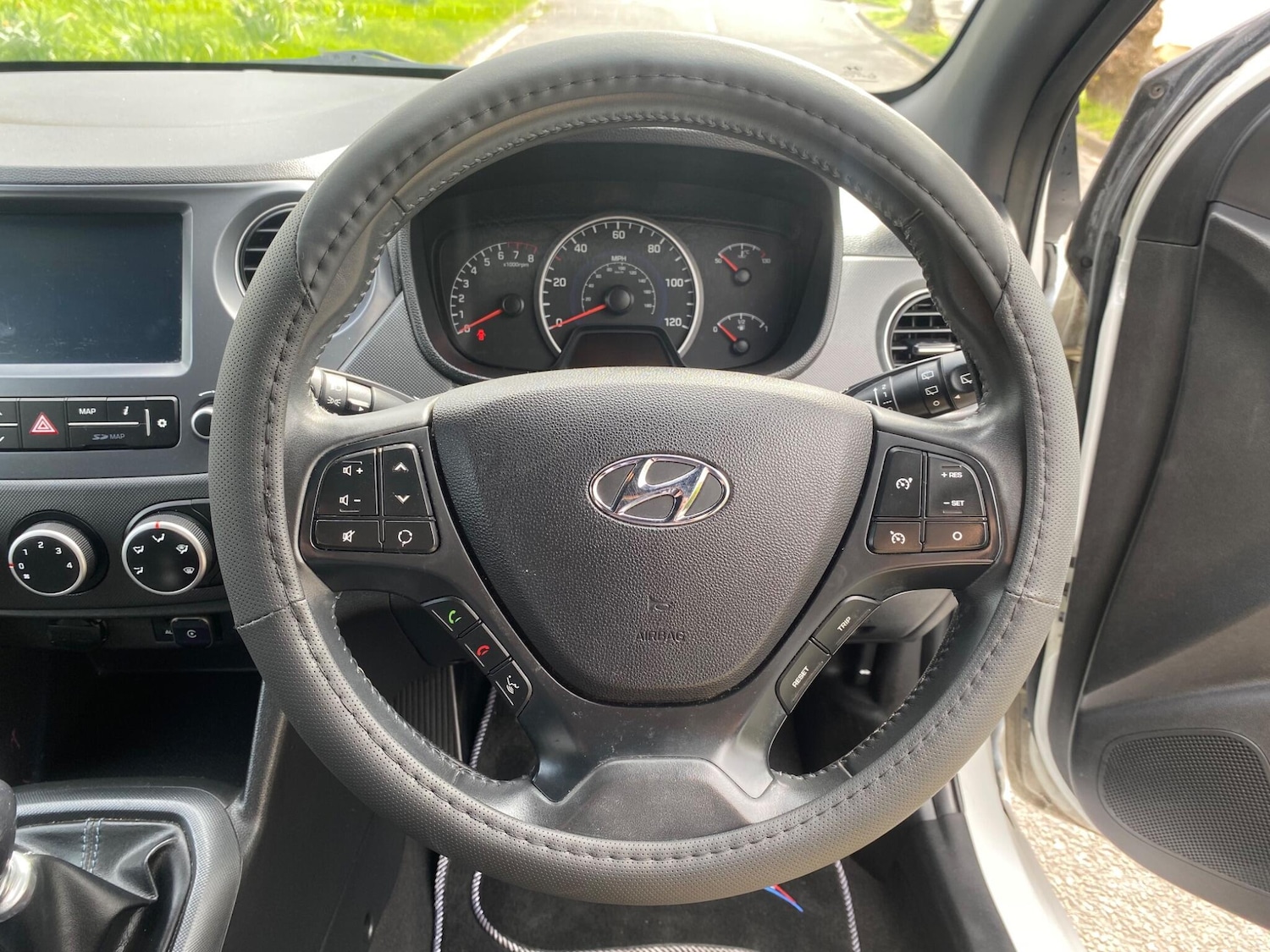 Used Hyundai i10 for sale - 78136349: Photo 35