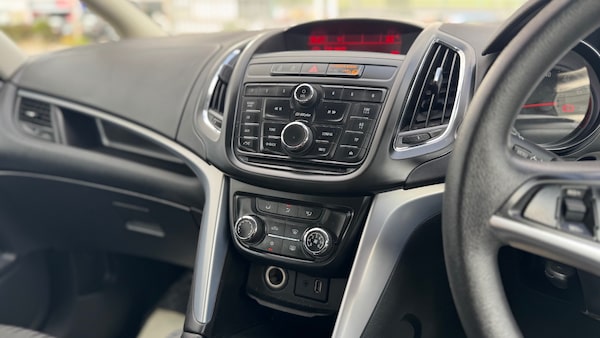 Used Vauxhall Zafira 2015 for sale - 75270432: Photo 23