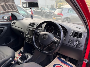 Used Volkswagen Polo 2015 for sale - 76347270: Photo