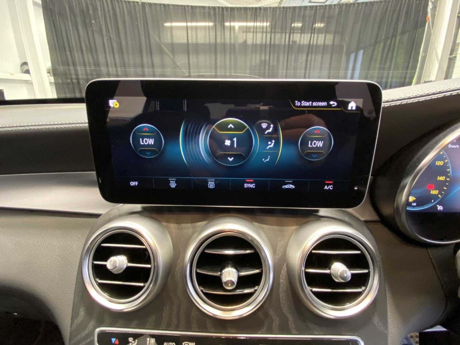 Used Mercedes-Benz GLC 2019 for sale - 76113580: Photo 32