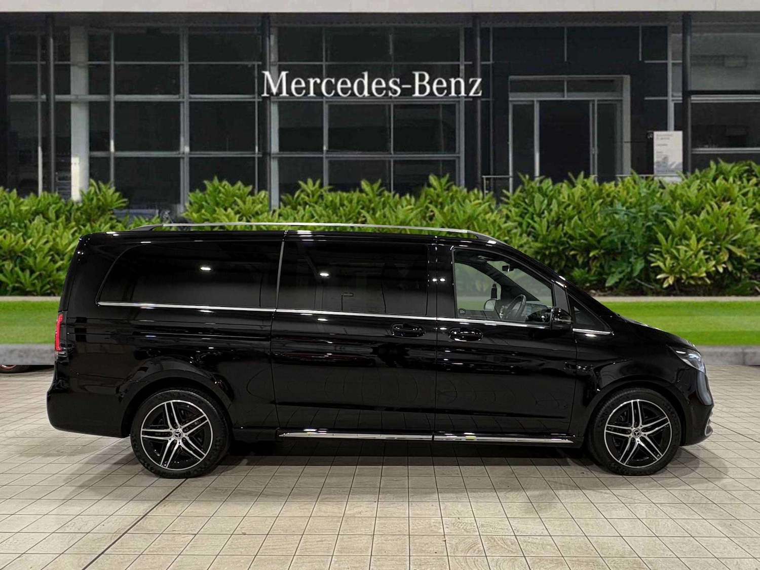 Used Mercedes-Benz V-Class 2025 for sale - 76955308: Photo 8