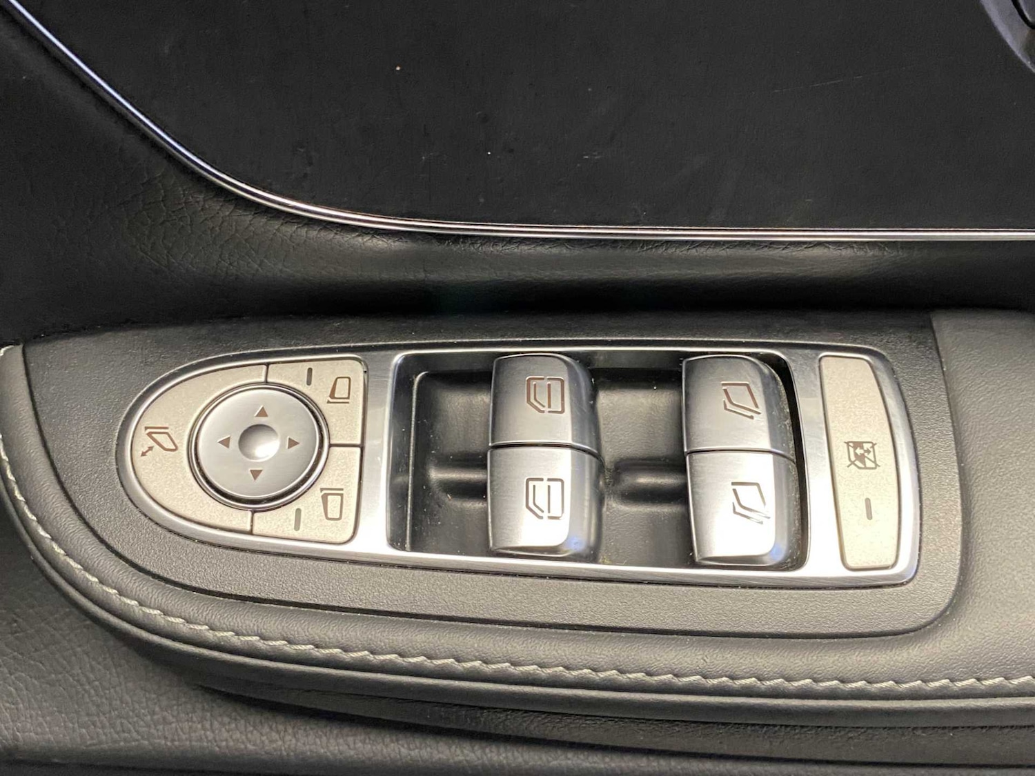 Used Mercedes-Benz V-Class 2023 for sale - 75846365: Photo 21