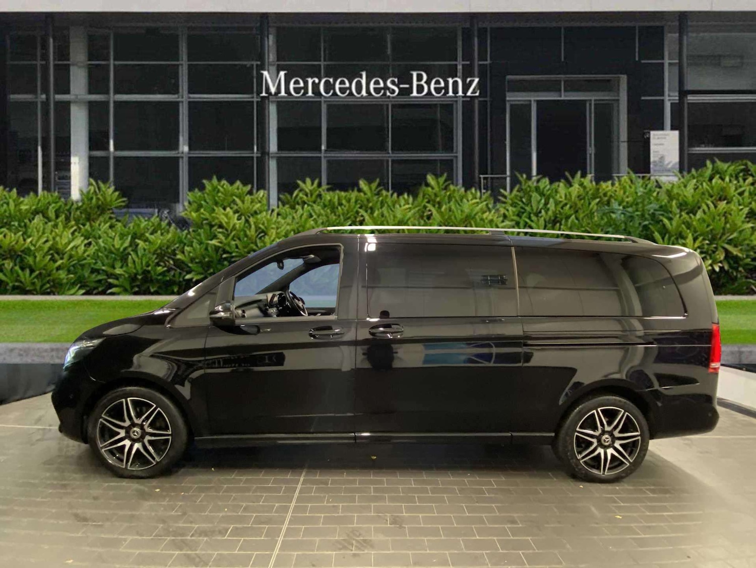 Used Mercedes-Benz V-Class 2023 for sale - 75846365: Photo 4