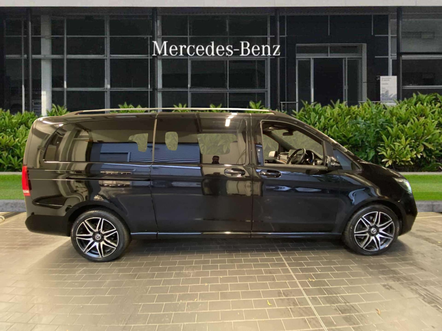 Used Mercedes-Benz V-Class 2023 for sale - 75846365: Photo 8