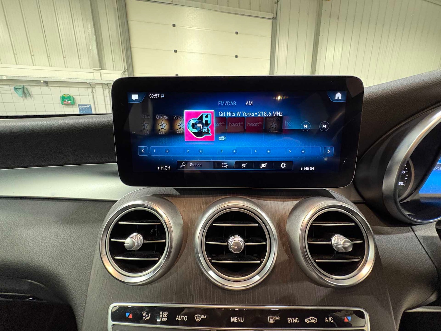 Used Mercedes-Benz GLC 2020 for sale - 76553131: Photo 30