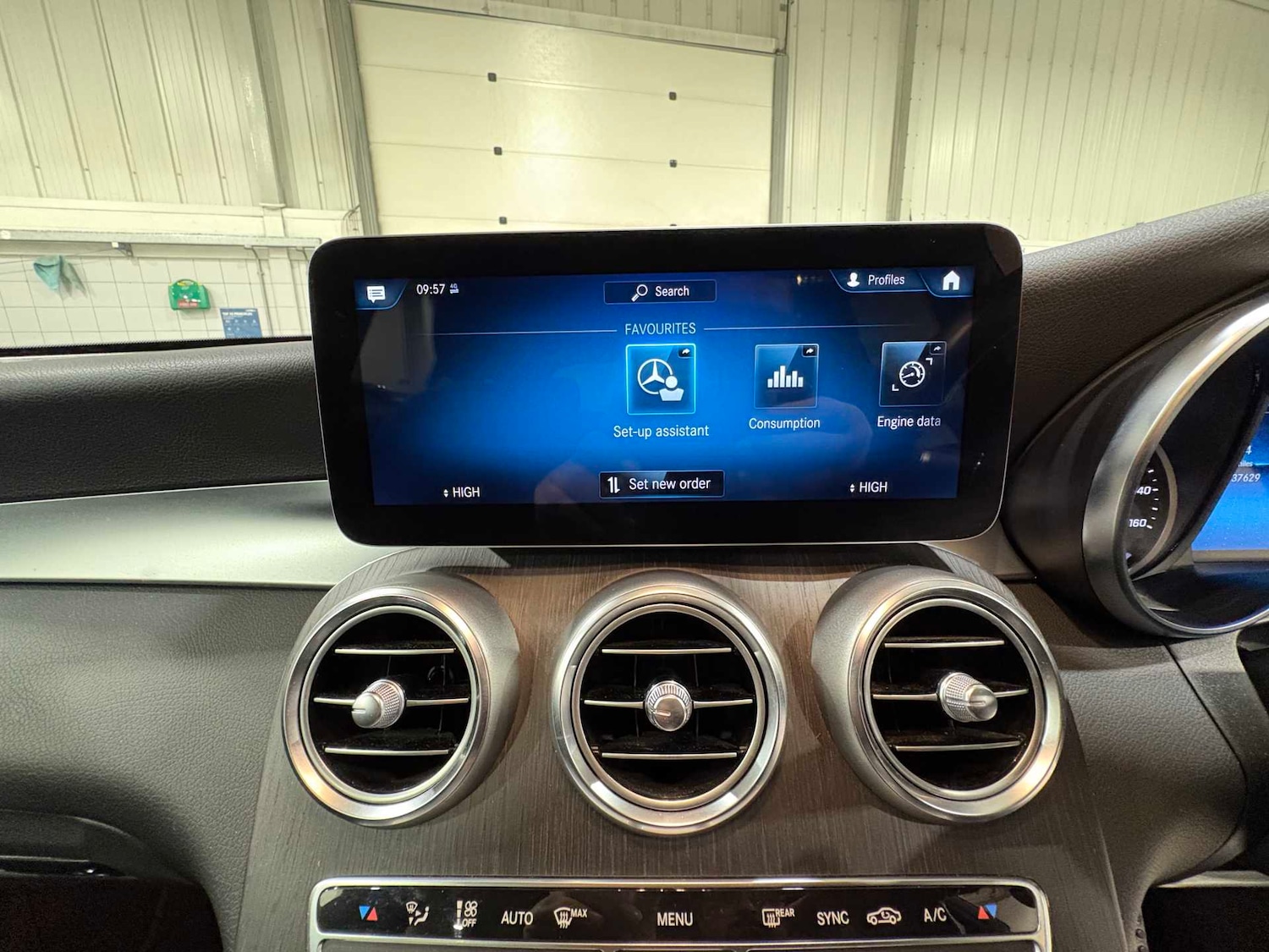 Used Mercedes-Benz GLC 2020 for sale - 76553131: Photo 31