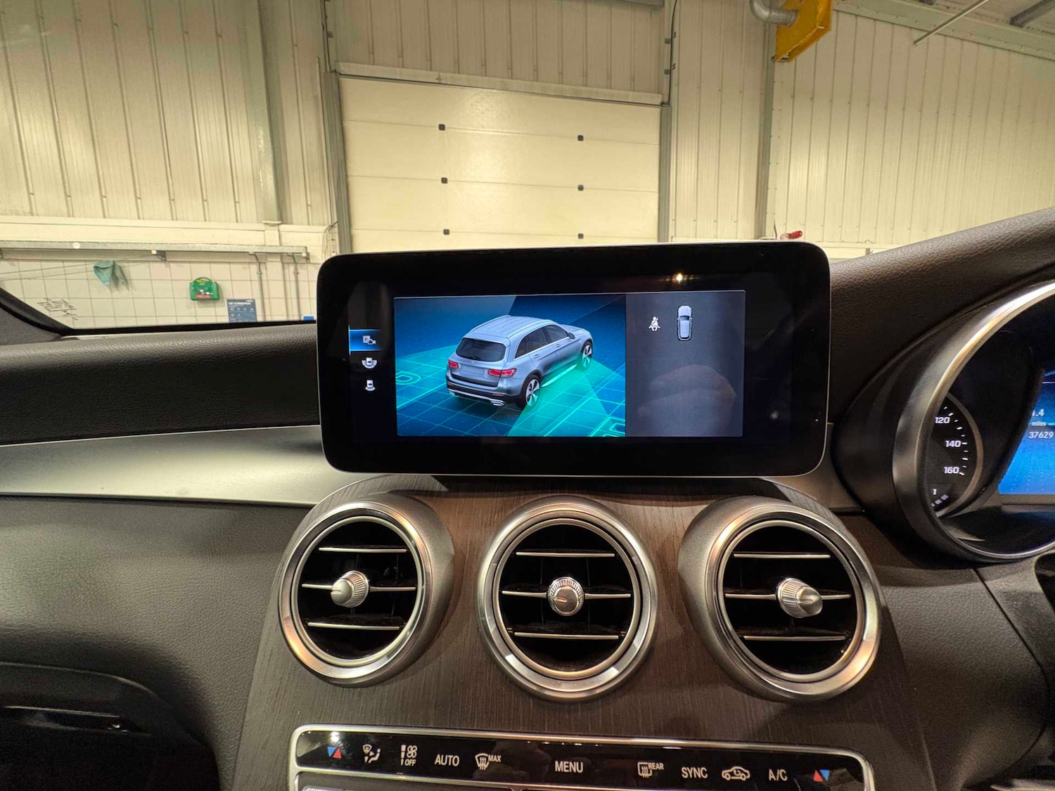 Used Mercedes-Benz GLC 2020 for sale - 76553131: Photo 32