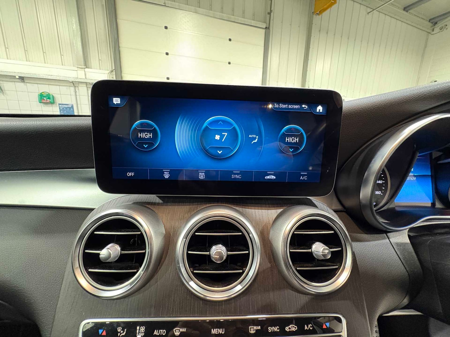 Used Mercedes-Benz GLC 2020 for sale - 76553131: Photo 34