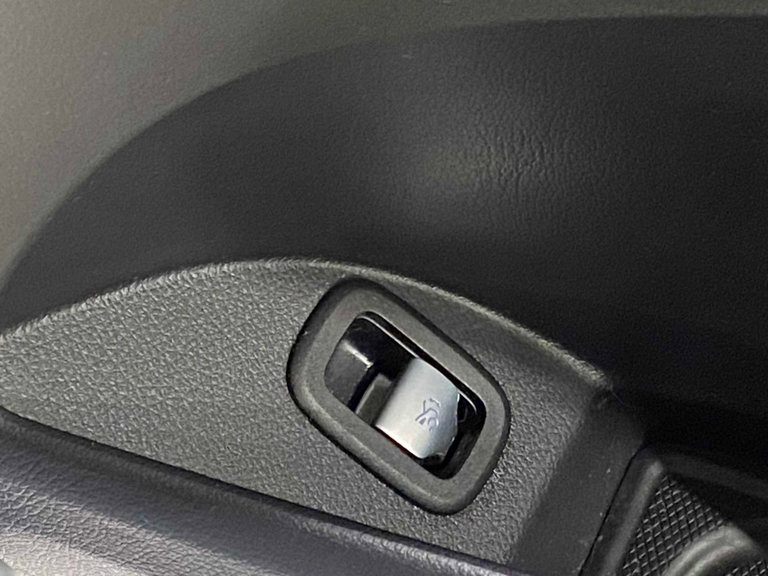 Used Mercedes-Benz GLC 2023 for sale - 77257423: Photo 24