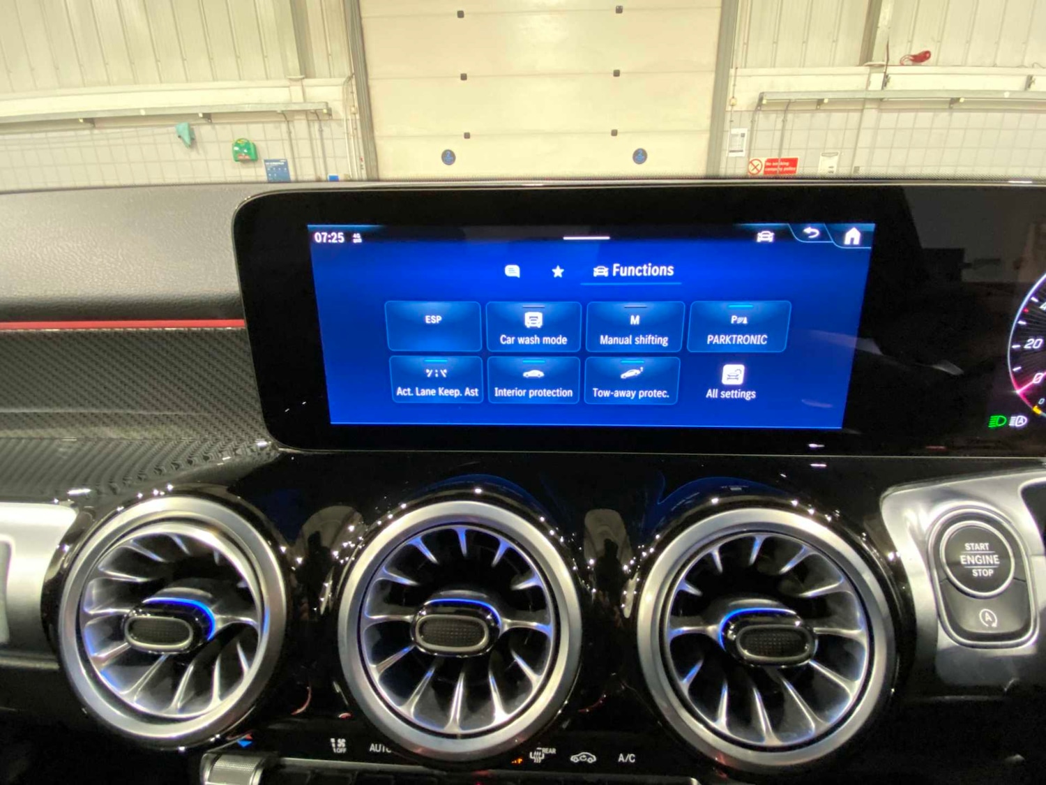 Used Mercedes-Benz GLB 2024 for sale - 77348027: Photo 32