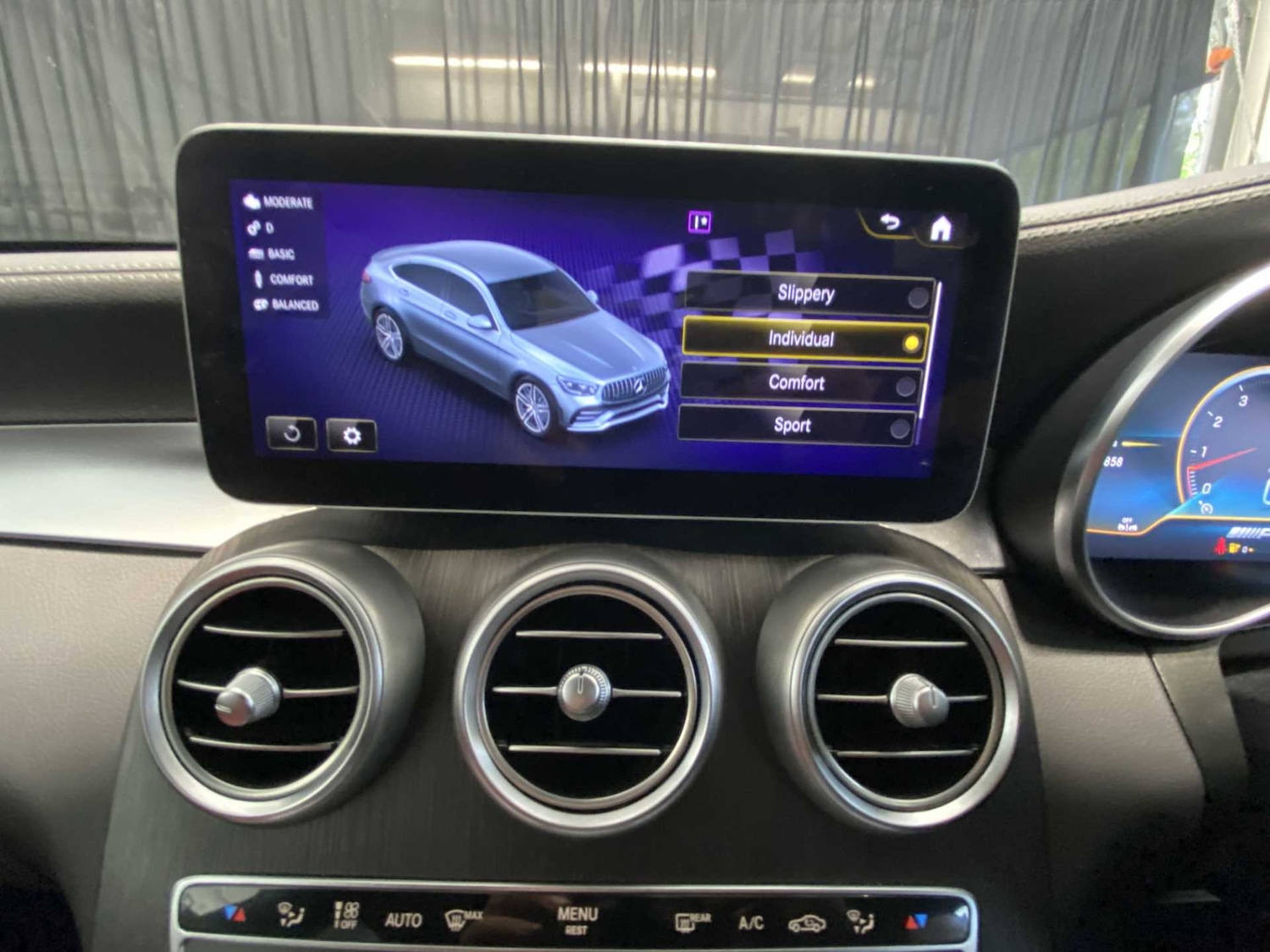 Used Mercedes-Benz GLC 2023 for sale - 75818967: Photo 34