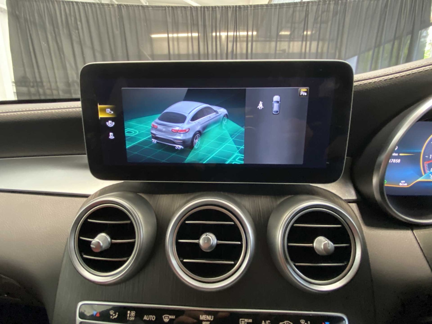 Used Mercedes-Benz GLC 2023 for sale - 75818967: Photo 35