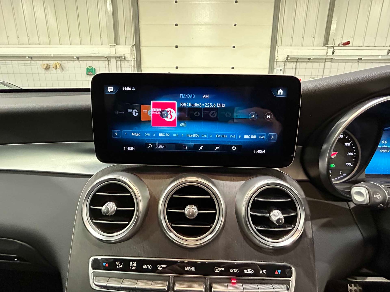 Used Mercedes-Benz GLC 2019 for sale - 77500381: Photo 30