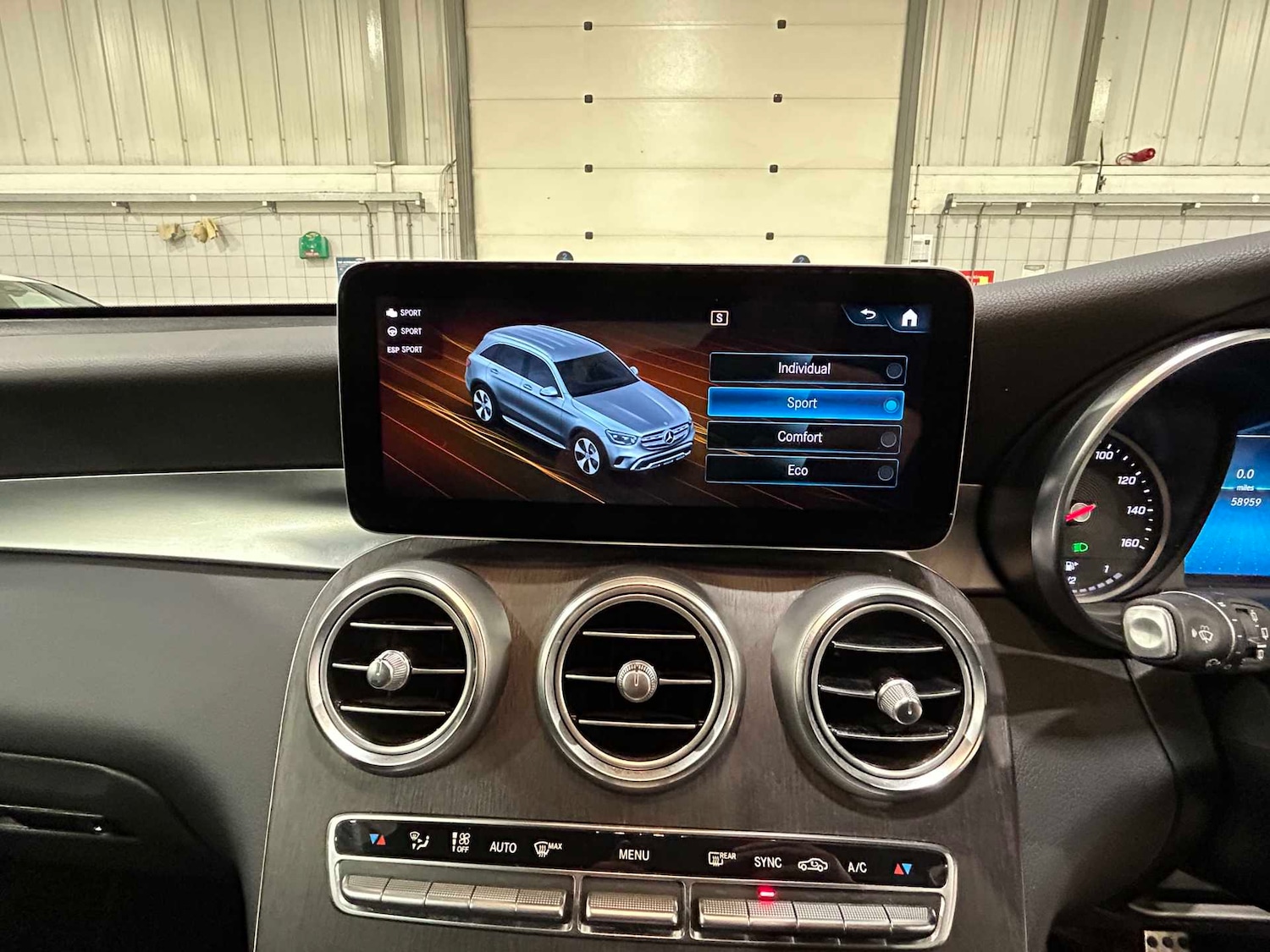 Used Mercedes-Benz GLC 2019 for sale - 77500381: Photo 33