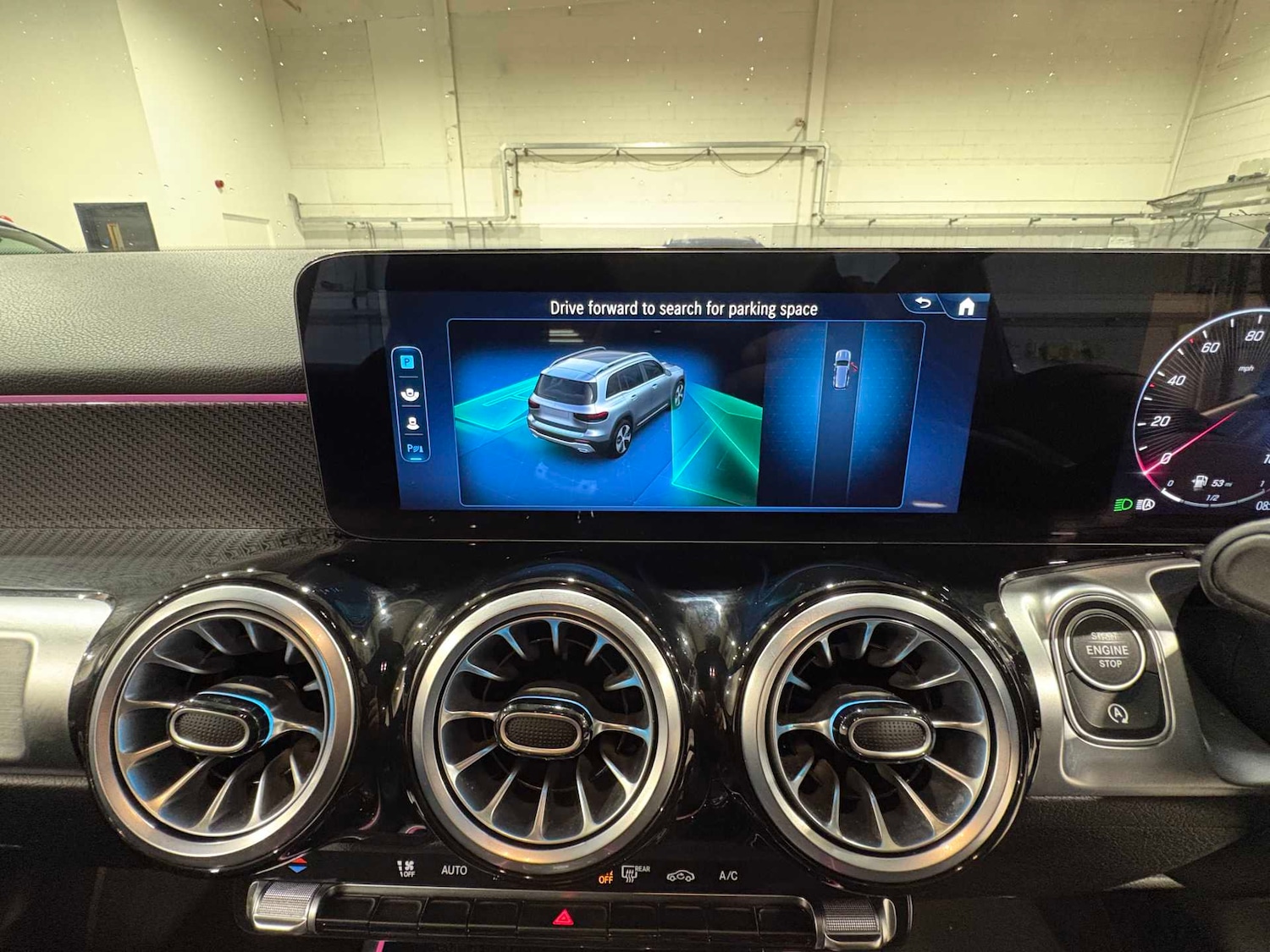 Used Mercedes-Benz GLB 2024 for sale - 76540789: Photo 31