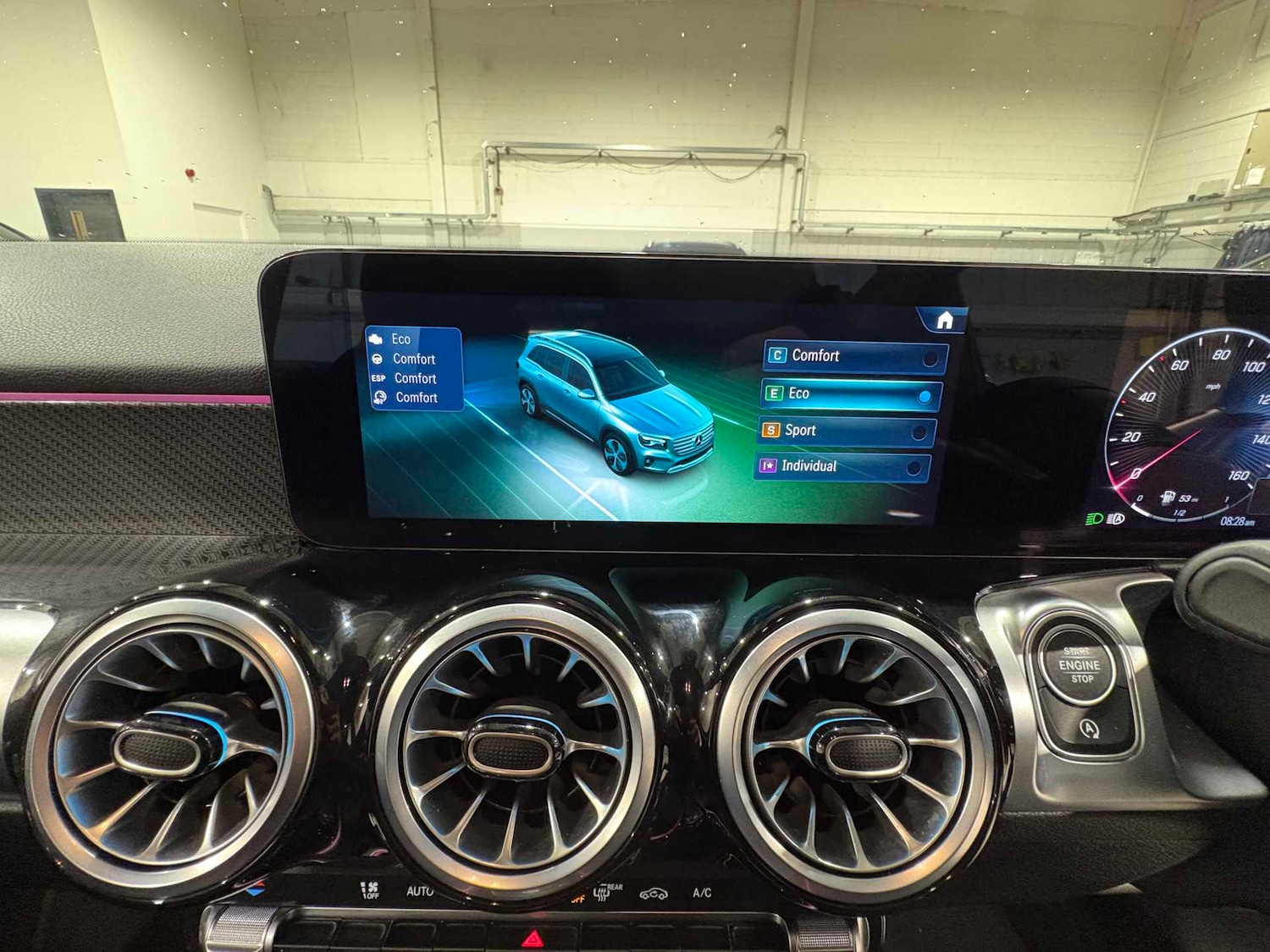 Used Mercedes-Benz GLB 2024 for sale - 76540789: Photo 32