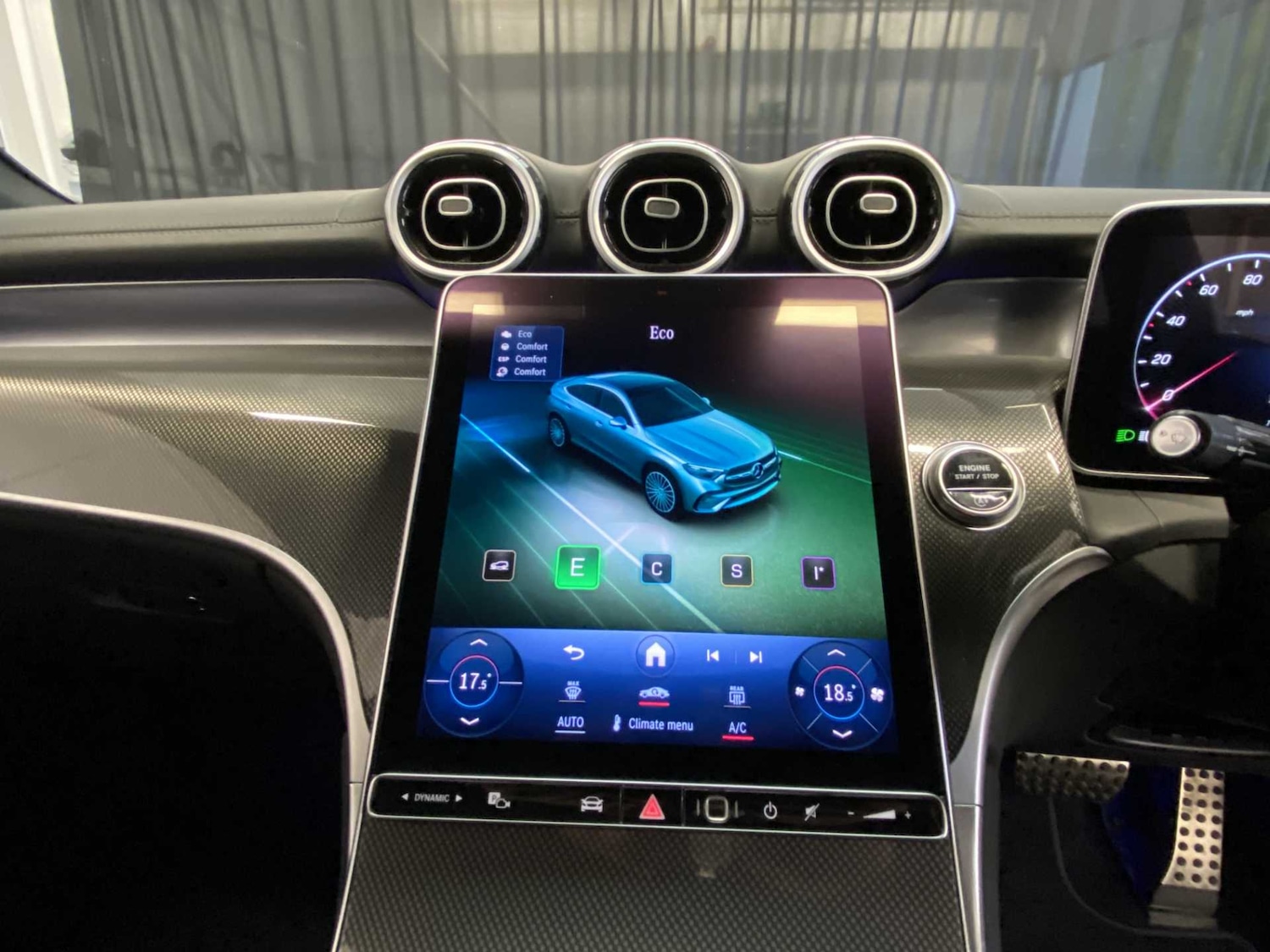 Used Mercedes-Benz GLC 2023 for sale - 76411407: Photo 32