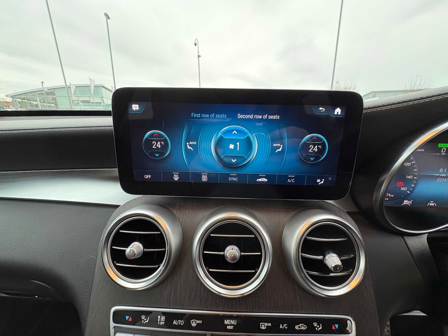 Used Mercedes-Benz GLC 2021 for sale - 76692079: Photo 30