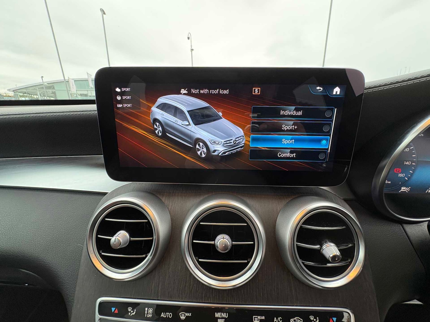 Used Mercedes-Benz GLC 2021 for sale - 76692079: Photo 35