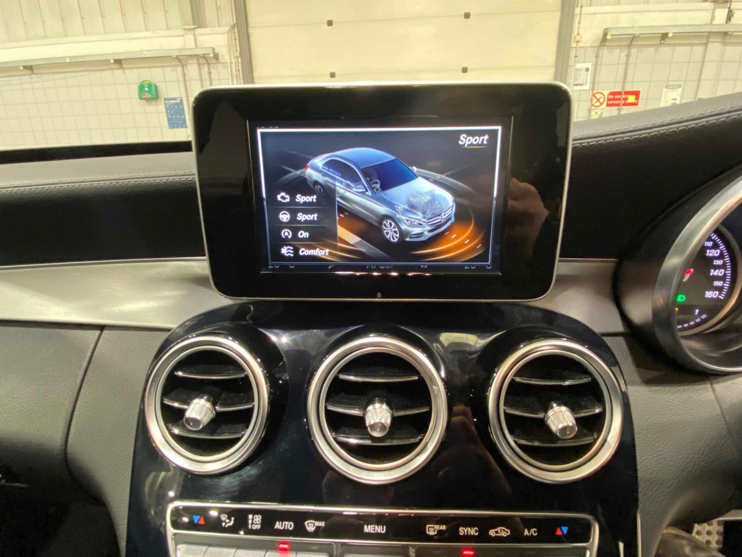 Used Mercedes-Benz C Class 2015 for sale - 77414656: Photo 33