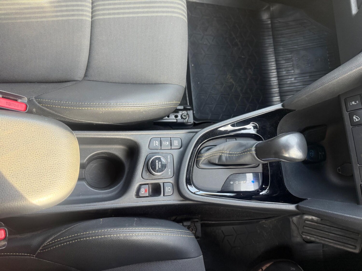 Used Toyota Yaris Cross 2022 for sale - 77639433: Photo 37