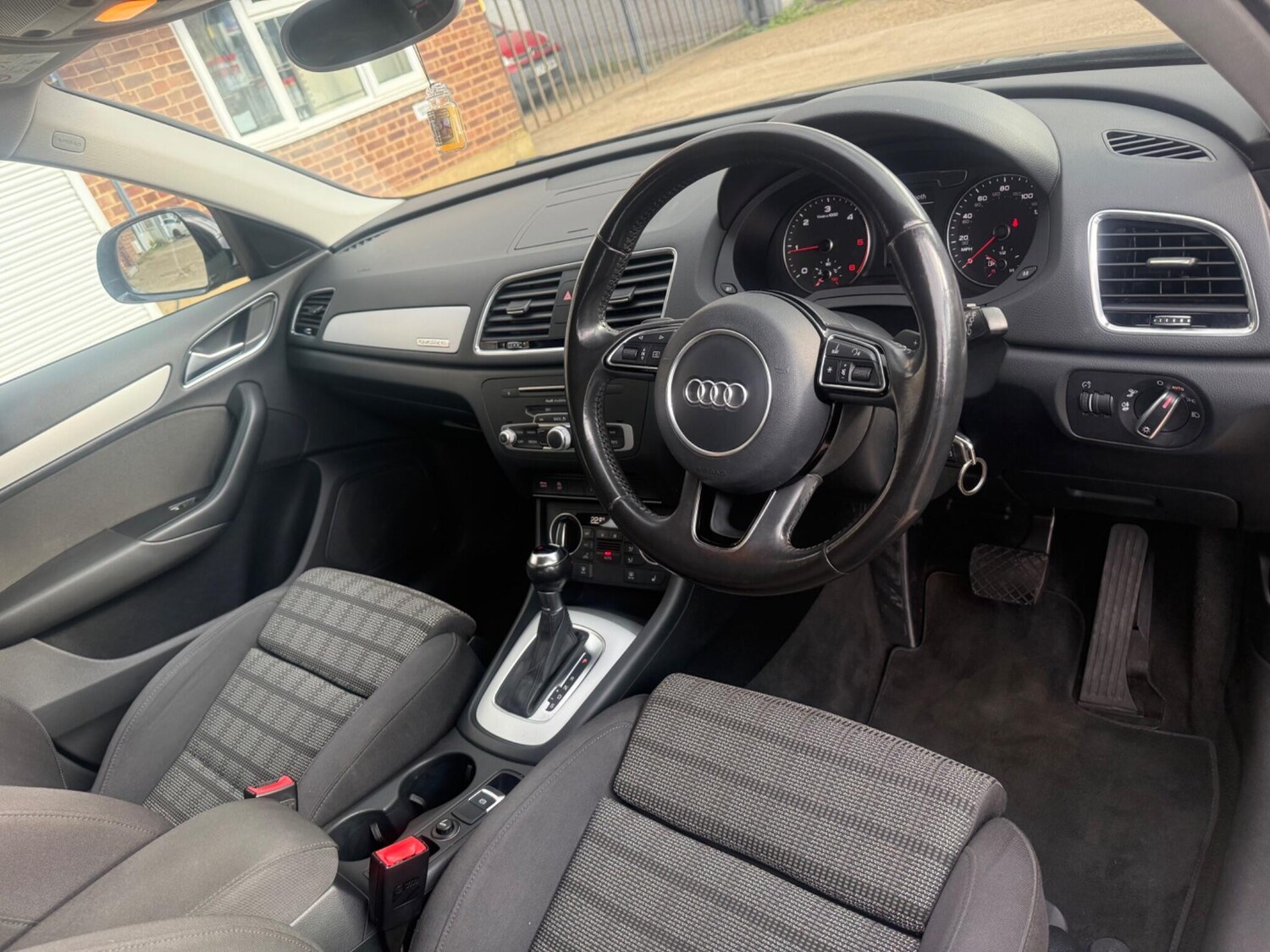 Used Audi Q3 2015 for sale - 78069736: Photo 26