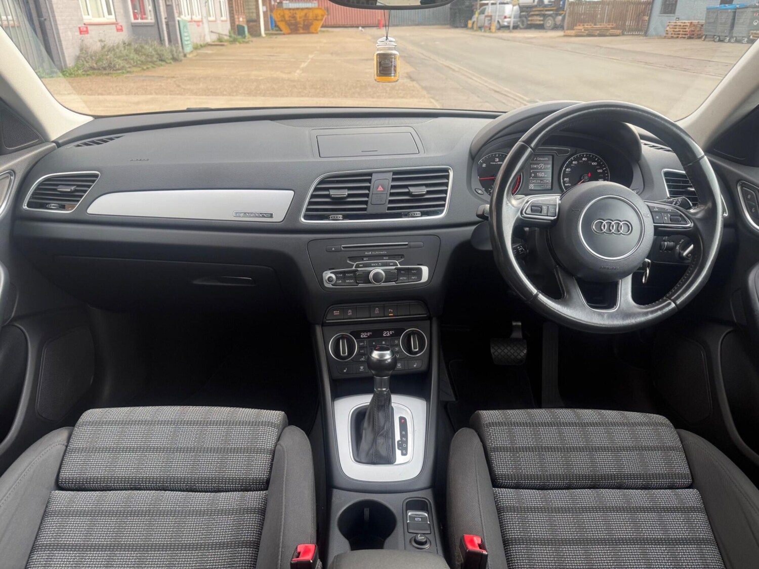 Used Audi Q3 2015 for sale - 78069736: Photo 8