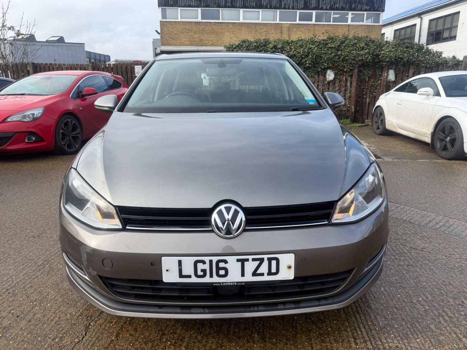 Used Volkswagen Golf 2016 for sale - 77639437: Photo 2