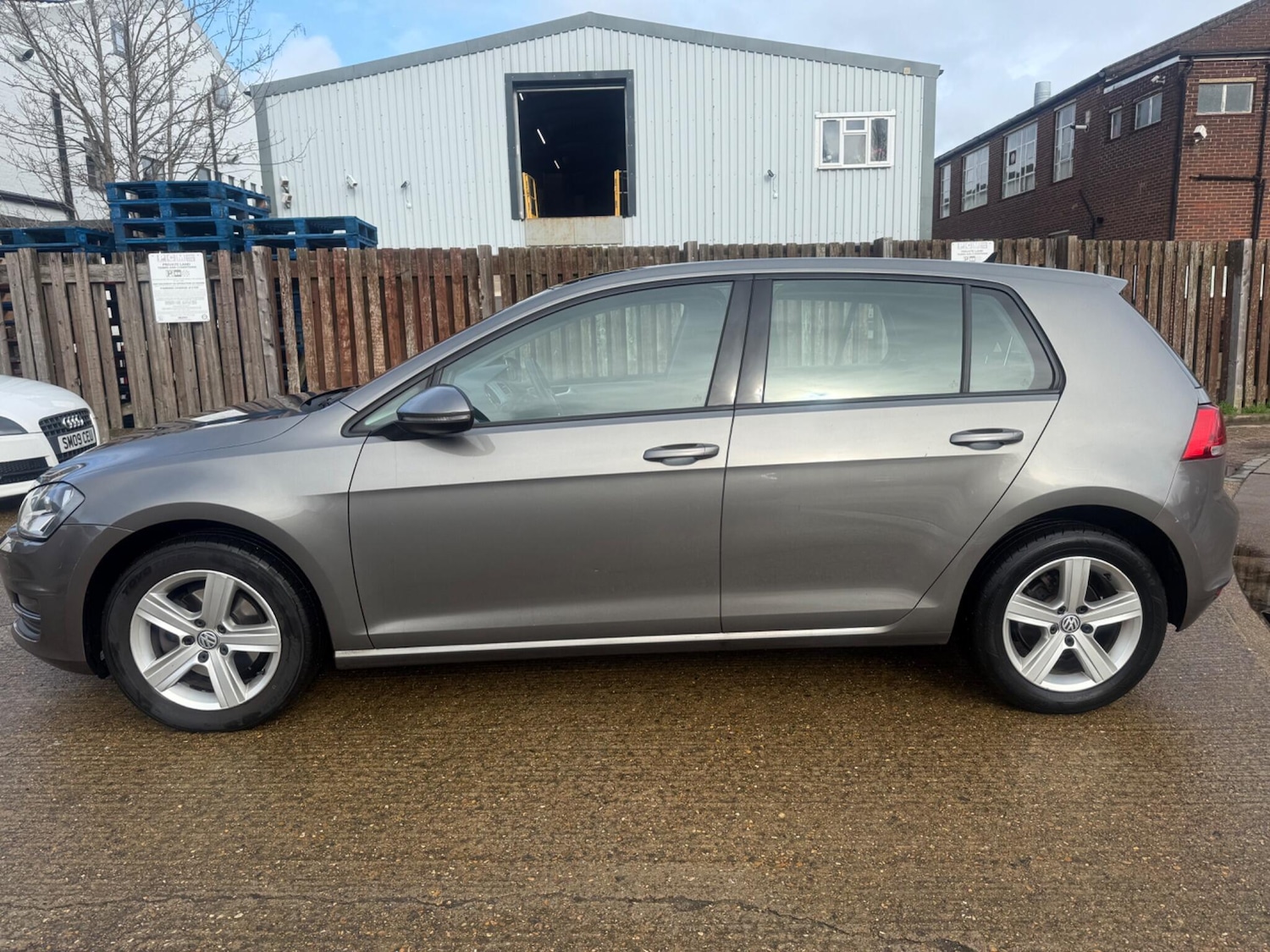 Used Volkswagen Golf 2016 for sale - 77639437: Photo 5