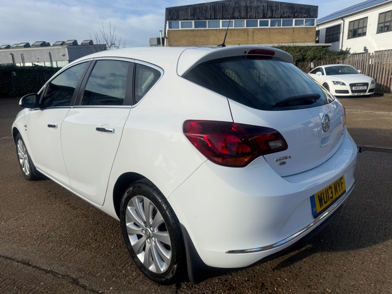 Used Vauxhall Astra 2013 for sale - 77639431: Photo 4