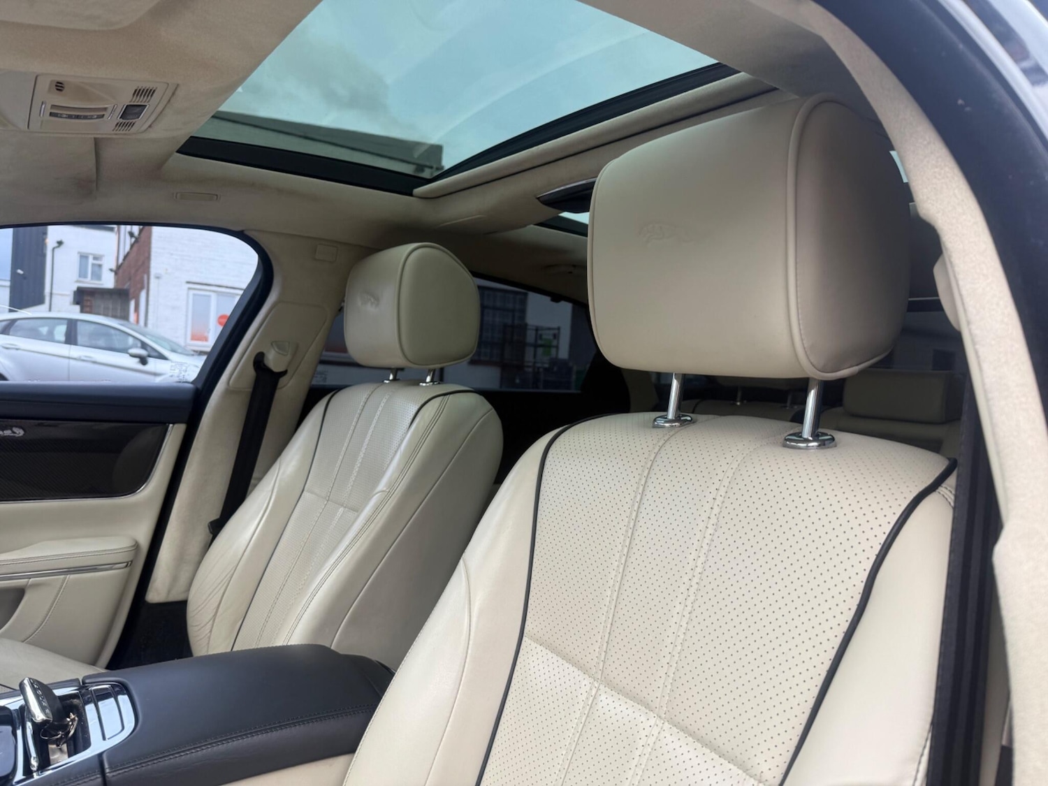 Used Jaguar XJ 2013 for sale - 77639435: Photo 42