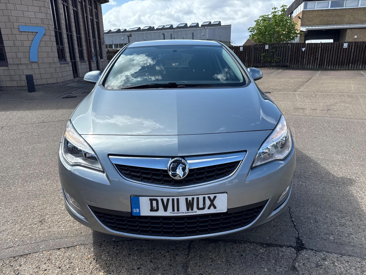 Used Vauxhall Astra 2011 for sale - 78219532: Photo 2
