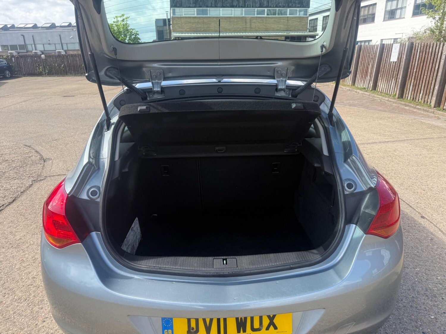 Used Vauxhall Astra 2011 for sale - 78219532: Photo 25