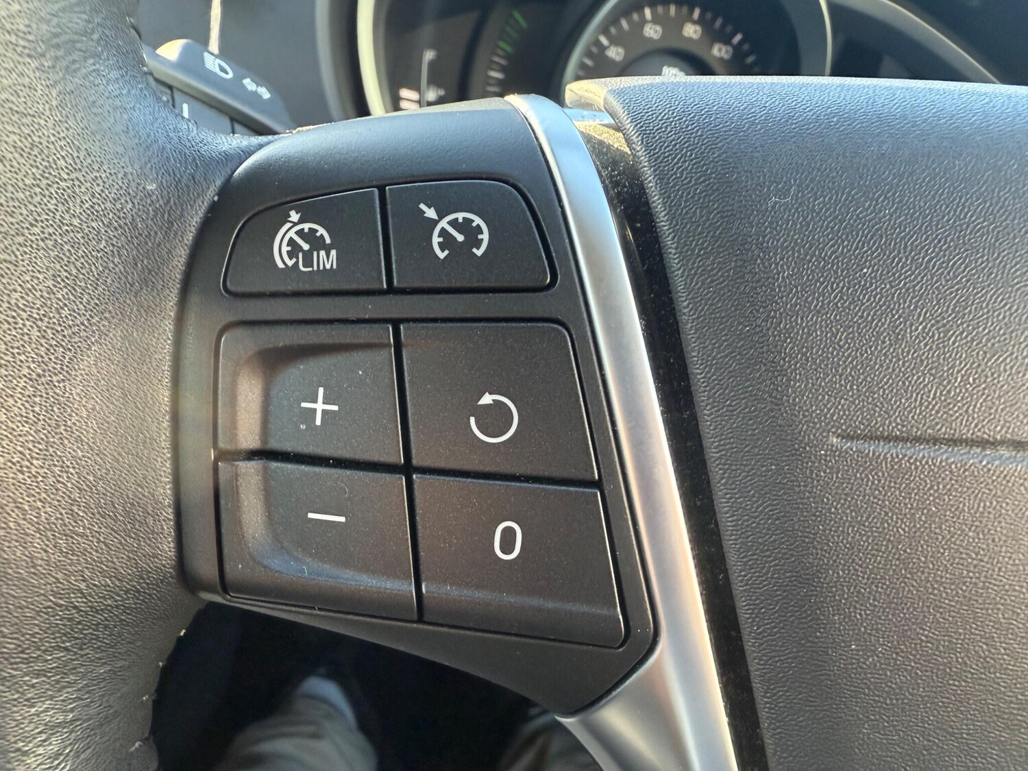 Used Volvo V40 2019 for sale - 77639453: Photo 28