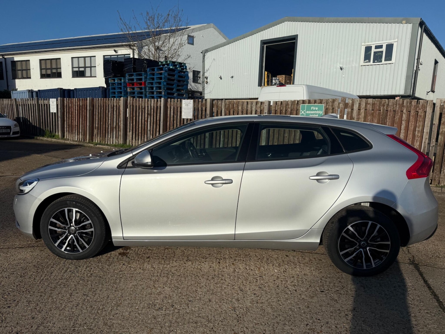 Used Volvo V40 2019 for sale - 77639453: Photo 4
