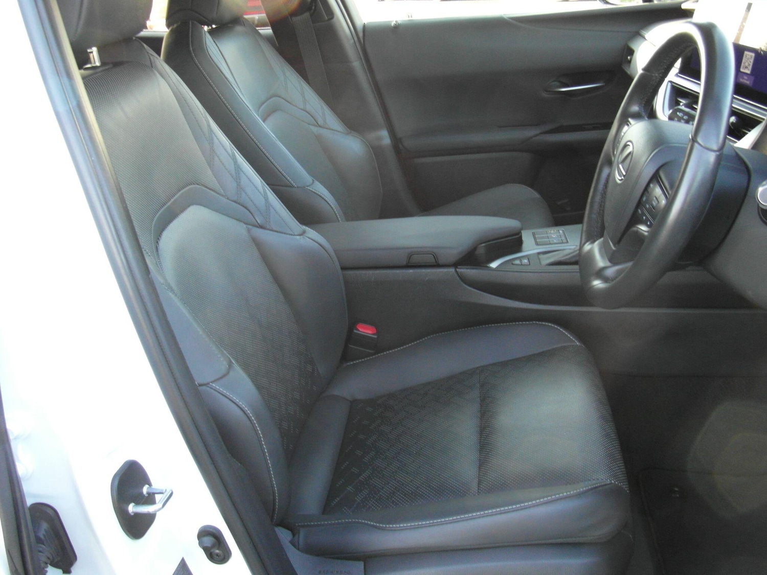 Used Lexus UX 2023 for sale - 76765320: Photo 28