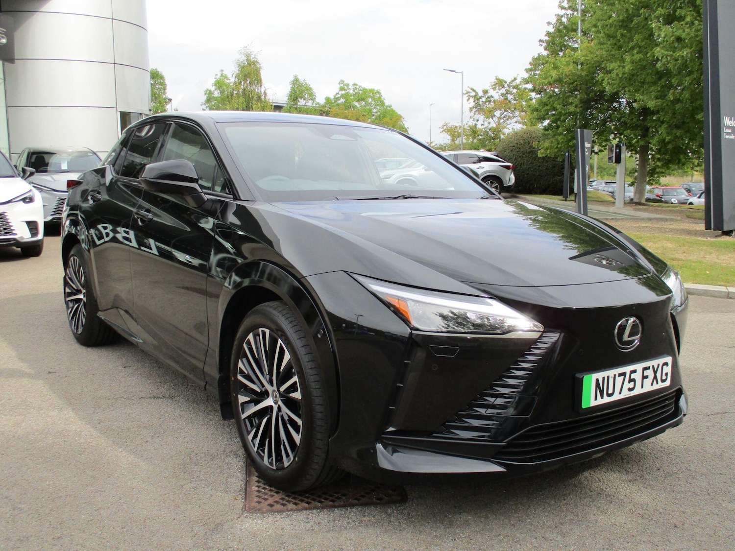 Used Lexus RZ 2025 for sale - 76250961: Photo 1
