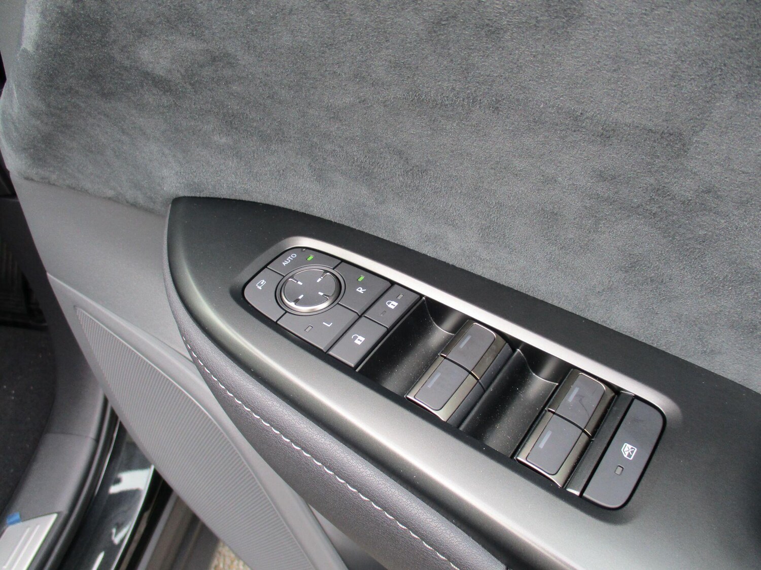 Used Lexus RZ 2025 for sale - 76250961: Photo 34