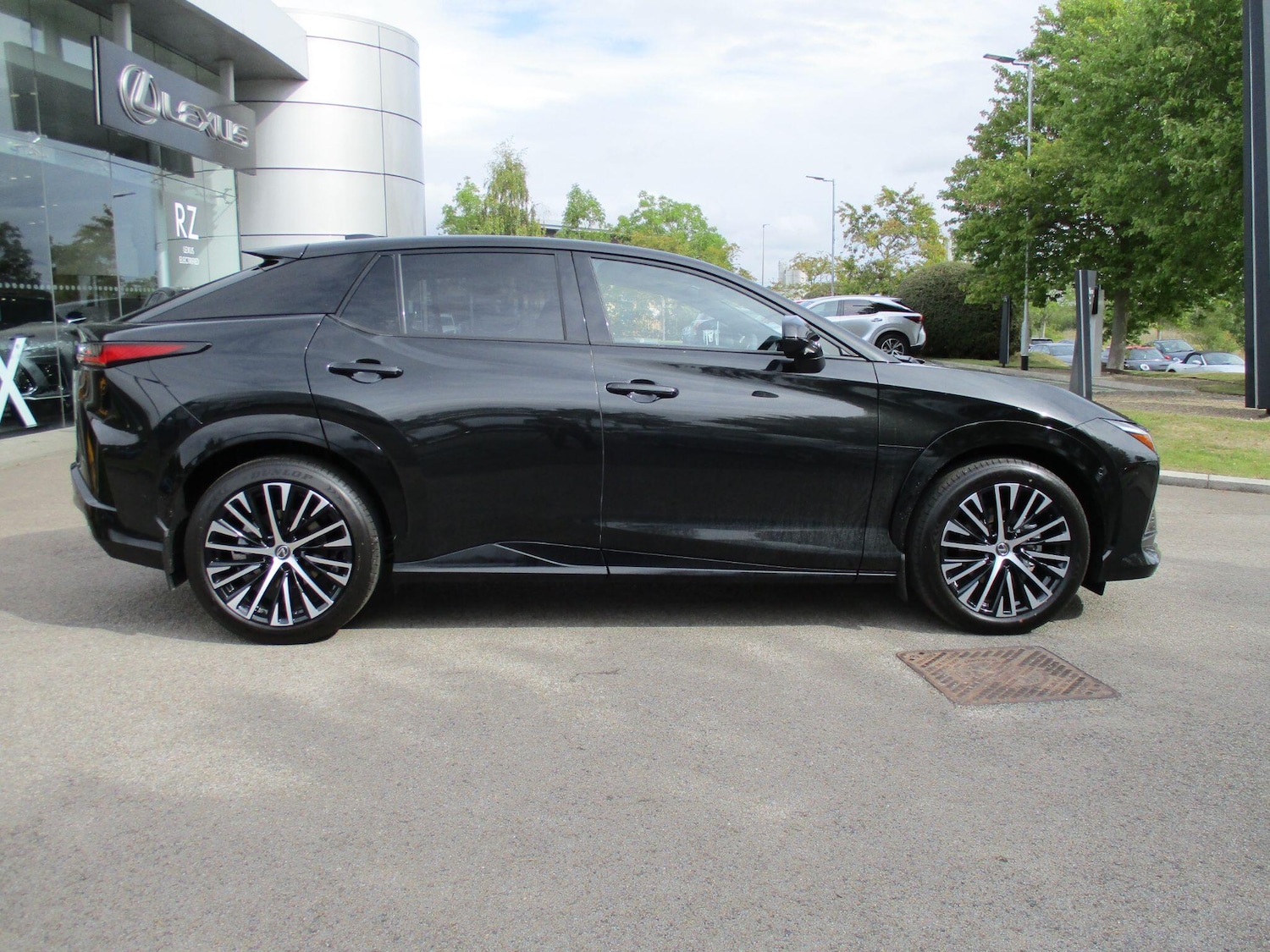 Used Lexus RZ 2025 for sale - 76250961: Photo 4