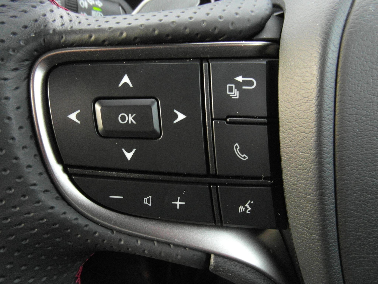 Used Lexus UX 2025 for sale - 76802182: Photo 21