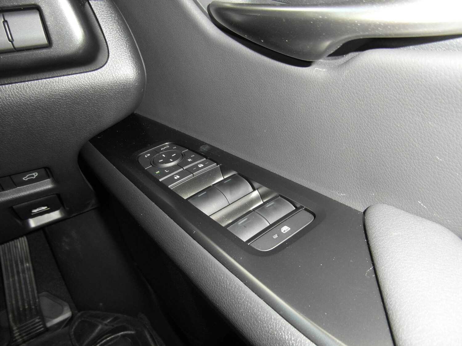 Used Lexus UX 2025 for sale - 76538449: Photo 56