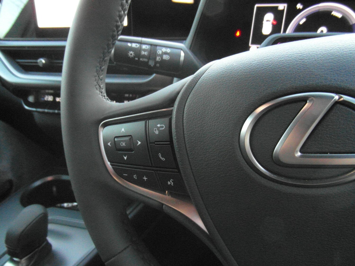 Used Lexus UX 2025 for sale - 76314417: Photo 17