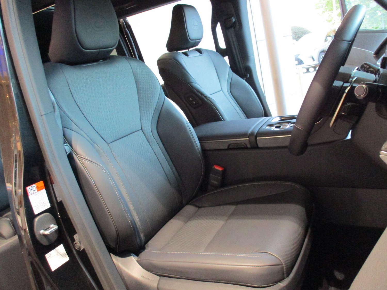 Used Lexus LM 2025 for sale - 76294858: Photo 62