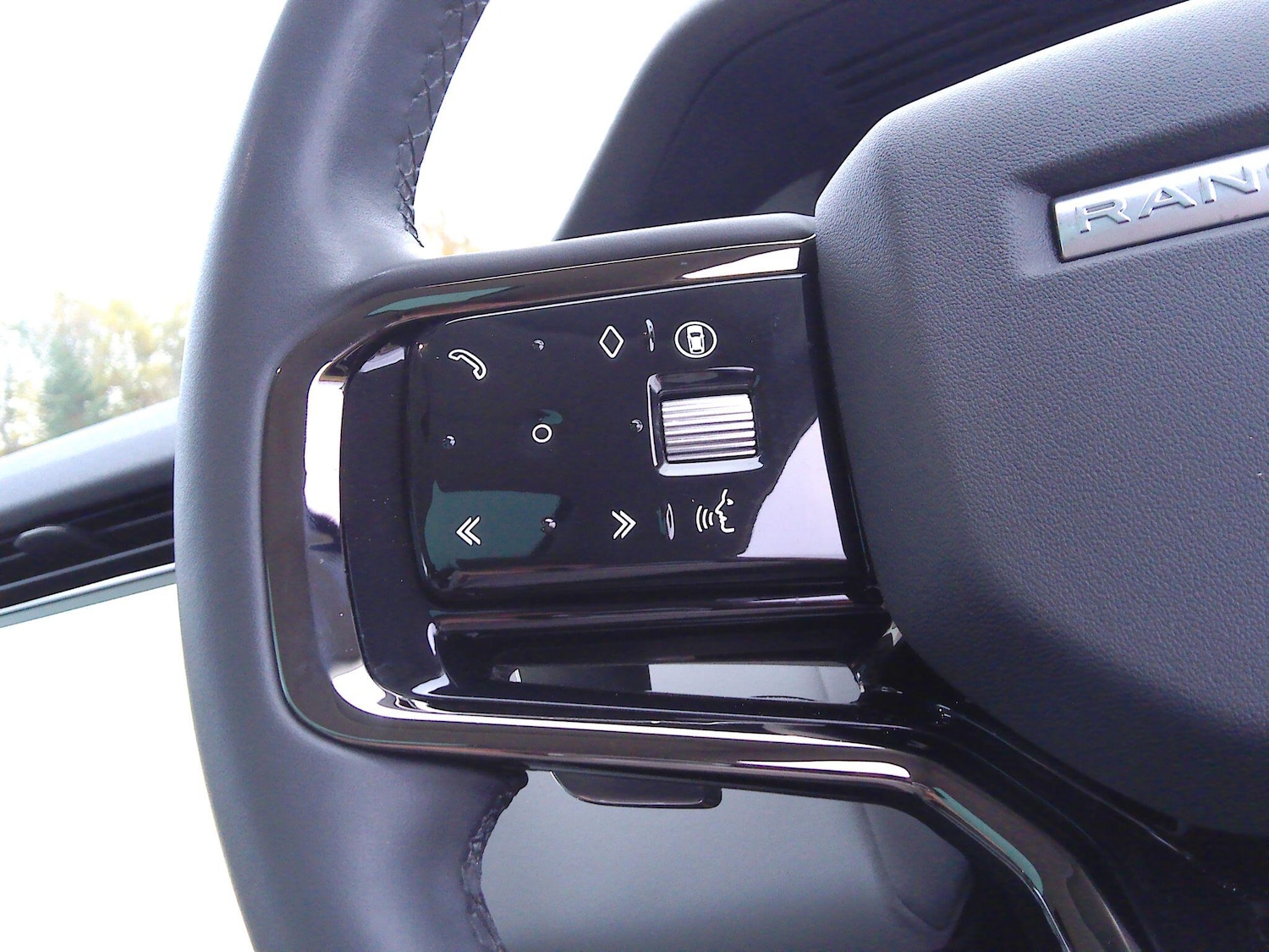 Used Land Rover Range Rover Evoque 2024 for sale - 76498958: Photo 40