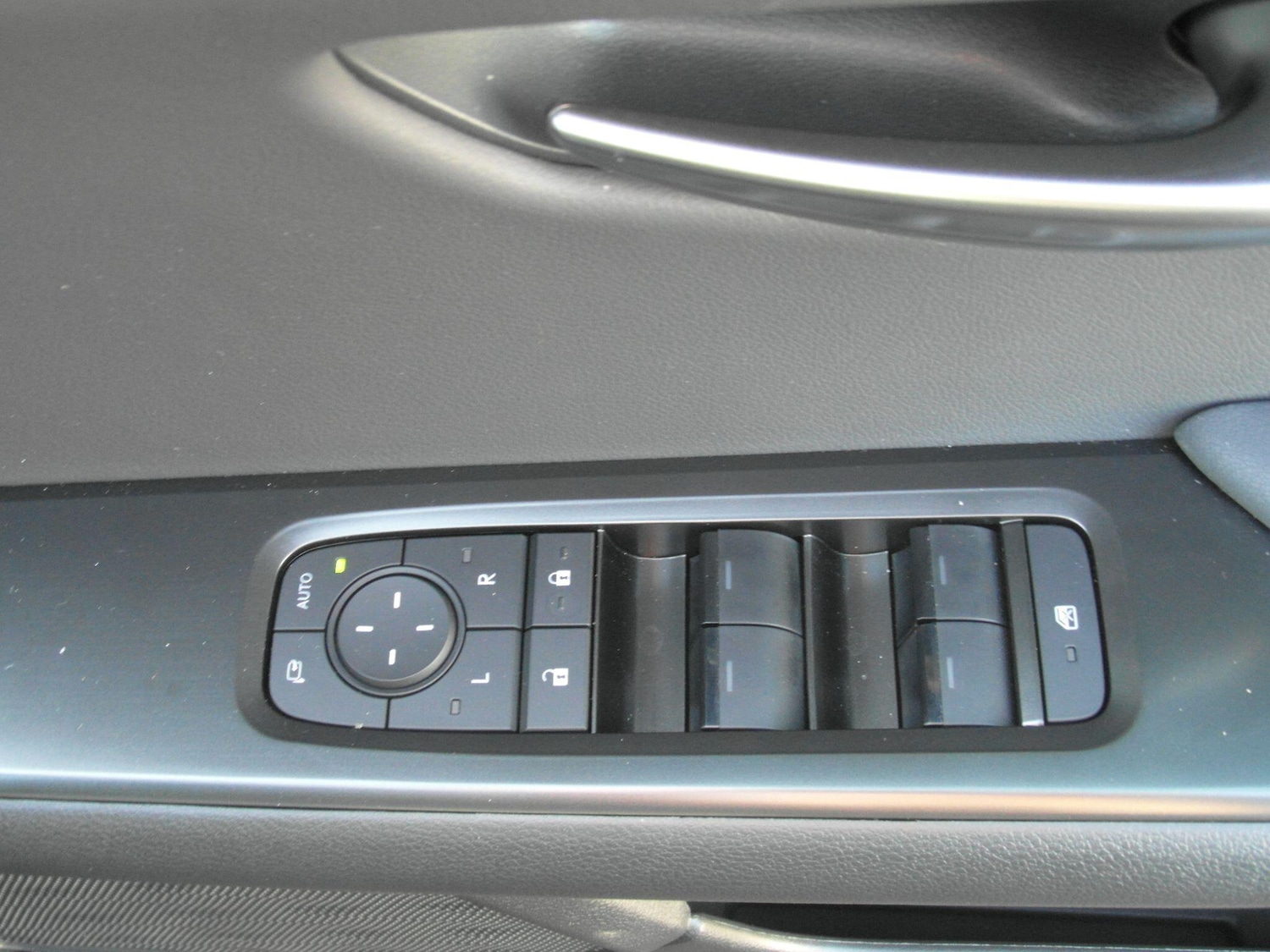 Used Lexus UX 2025 for sale - 76802158: Photo 24