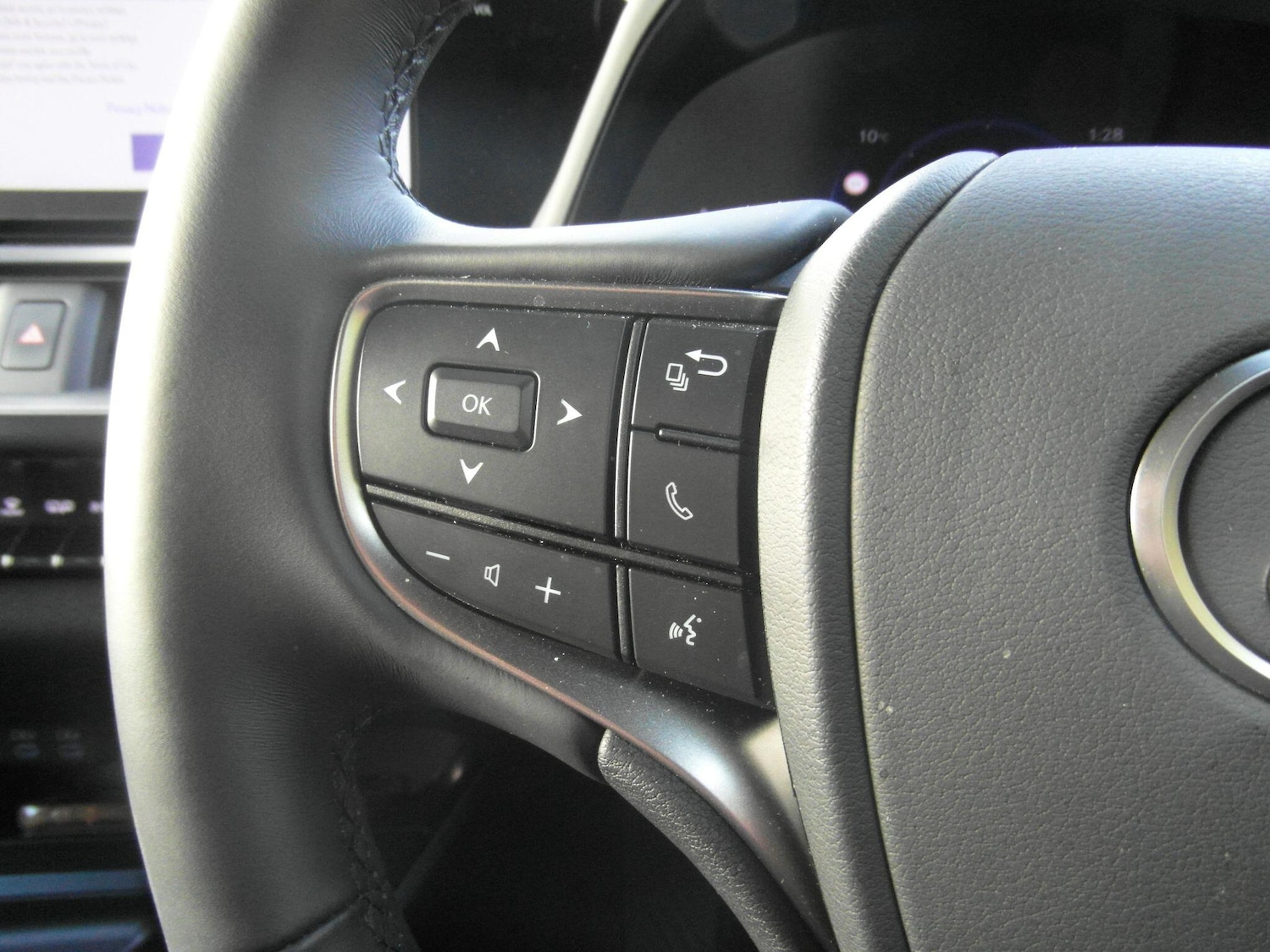 Used Lexus UX 2025 for sale - 76802158: Photo 26