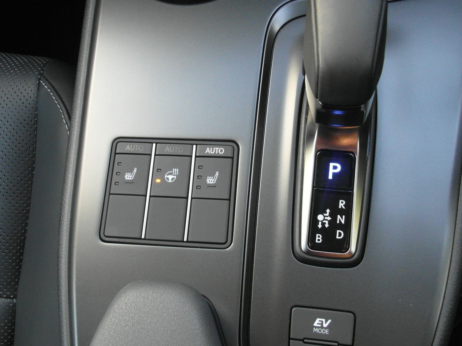 Used Lexus UX 2025 for sale - 76802158: Photo 32