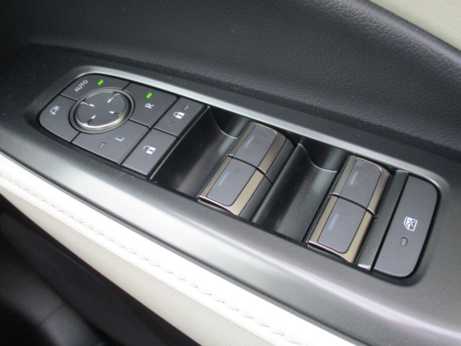 Used Lexus LBX 2025 for sale - 76538029: Photo 19