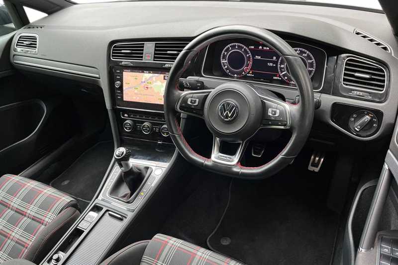 Used Volkswagen Golf 2017 for sale - 76125125: Photo 11